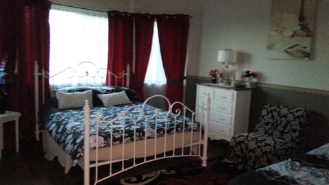 GOLDEN LACE B&B - Lightning Ridge Tourism 1
