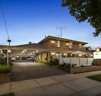 Golden Square Motor Inn - Lightning Ridge Tourism