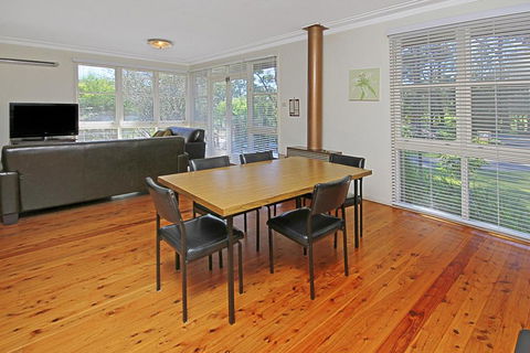 GOLF 39 MOLLYMOOK BEACH - Lightning Ridge Tourism 1