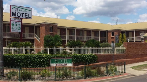 Golf Links Motel - Lightning Ridge Tourism 1