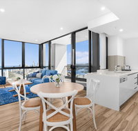 Grand Beach Views in 2-Bed Apartment With Balcony - Lightning Ridge Tourism