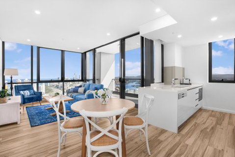 Grand Beach Views In 2-Bed Apartment With Balcony - Lightning Ridge Tourism 0