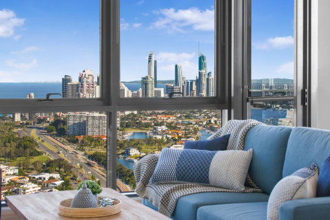 Grand Beach Views In 2-Bed Apartment With Balcony - Lightning Ridge Tourism 1