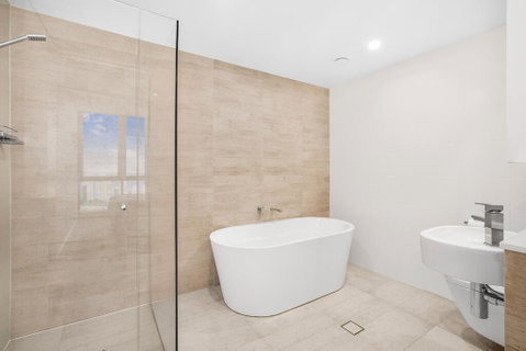 Grand Beach Views In 2-Bed Apartment With Balcony - Lightning Ridge Tourism 2