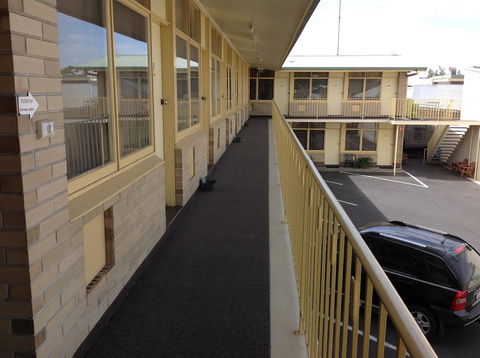 Grand Central Motel - Lightning Ridge Tourism 2