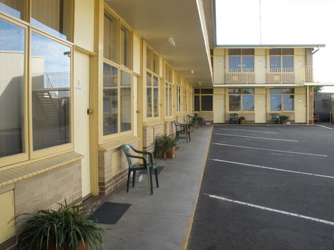 Grand Central Motel - Lightning Ridge Tourism 0