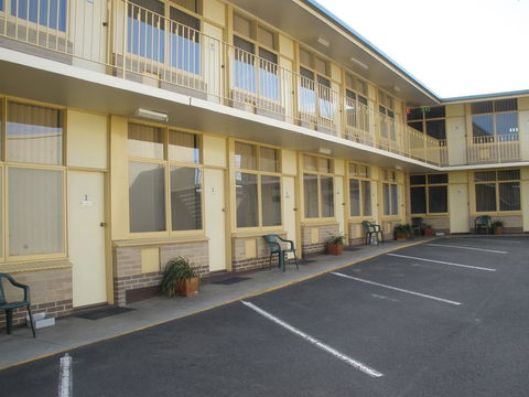 Grand Central Motel - Lightning Ridge Tourism 1