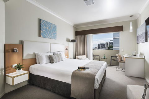 Grand Hotel And Apartments Townsville - Lightning Ridge Tourism 2