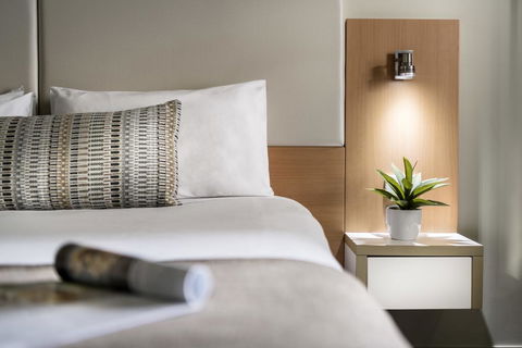 Grand Hotel And Apartments Townsville - Lightning Ridge Tourism 1