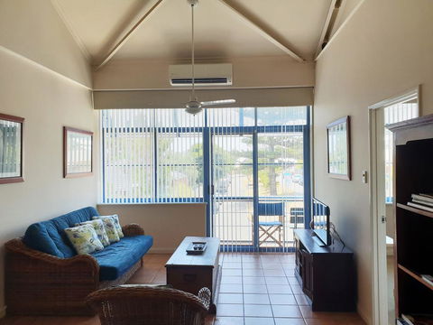 Granita's - Lightning Ridge Tourism 0