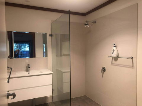 GRAPE JUICE STUDIOs 4km To Town And Surfers Point - Lightning Ridge Tourism 2
