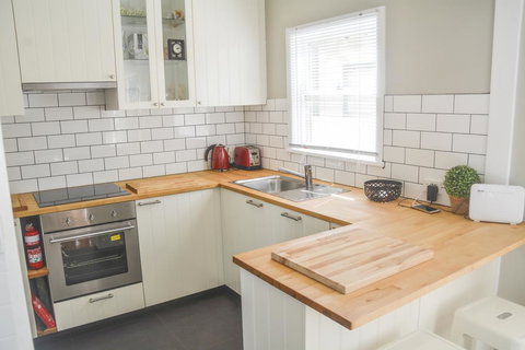 Gregory's Place - Lightning Ridge Tourism 2