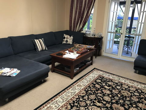 Guest House On Hyde - Lightning Ridge Tourism 2