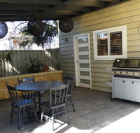 Guesthouse with Pool  BBQ - 10 kms from CBD - Lightning Ridge Tourism