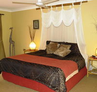 Gumtree on Gillies Bed and Breakfast - Lightning Ridge Tourism