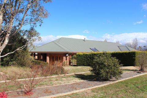 Gundaroo Manor Bed & Breakfast - Lightning Ridge Tourism 0