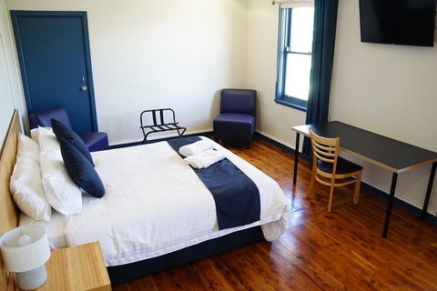 Gunnedah Hotel - Lightning Ridge Tourism 1