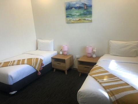Gunyah Hotel - Lightning Ridge Tourism 1