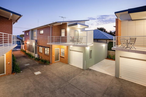 Hamilton On Everton - Lightning Ridge Tourism 1