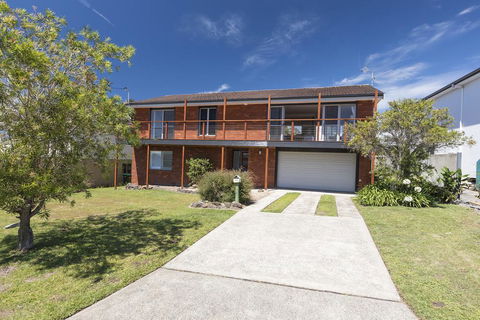 HAMPTONS - Lightning Ridge Tourism 0