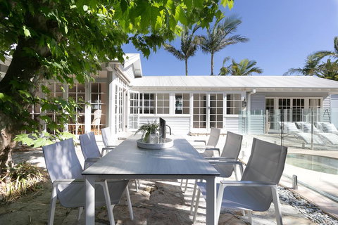 Hamptons Style Family Home 5 Minutes From Beach - Lightning Ridge Tourism 3