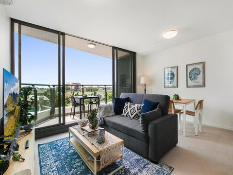 HARBOURSIDE- Hosted By: L'Abode Accommodation - Lightning Ridge Tourism 0