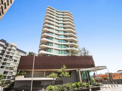 HARBOURSIDE- Hosted By: L'Abode Accommodation - Lightning Ridge Tourism 3