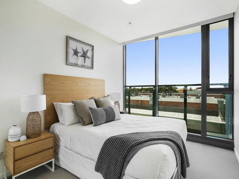 HARBOURSIDE- Hosted By: L'Abode Accommodation - Lightning Ridge Tourism 2