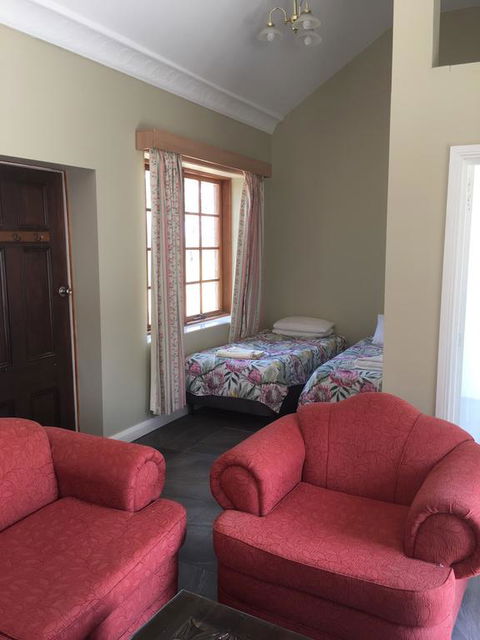 Hatchers Richmond Manor - Lightning Ridge Tourism 3