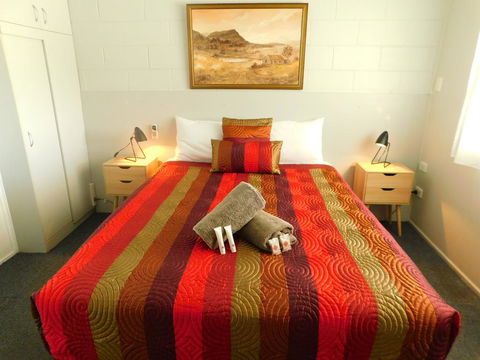 Hatton Vale Motel - Lightning Ridge Tourism 3