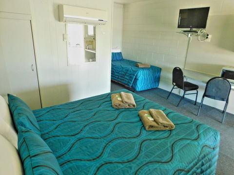 Hatton Vale Motel - Lightning Ridge Tourism 1