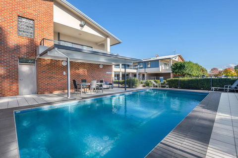 Hawkesbury Race Club Motel - Lightning Ridge Tourism 2