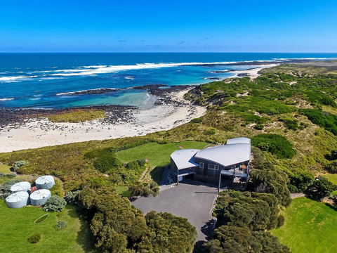 HEARN'S BEACH HOUSE - Lightning Ridge Tourism 0