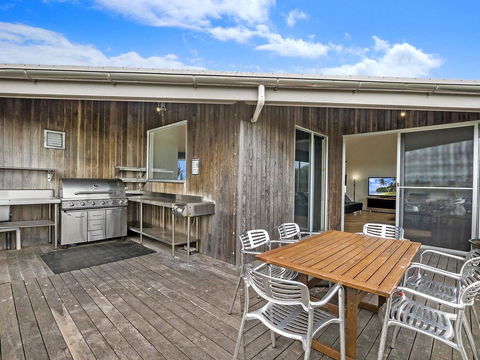 HEARN'S BEACH HOUSE - Lightning Ridge Tourism 1