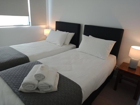 Herald Executive Apartments - Lightning Ridge Tourism 1