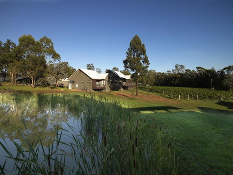 Hermitage Lodge - Lightning Ridge Tourism 0