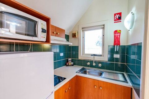 Highway 1 Caravan And Tourist Park - Lightning Ridge Tourism 2