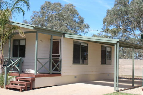 Highway 1 Caravan And Tourist Park - Lightning Ridge Tourism 1