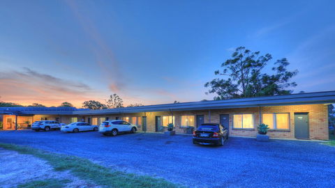 Hilldrop Motor Inn - Lightning Ridge Tourism 3