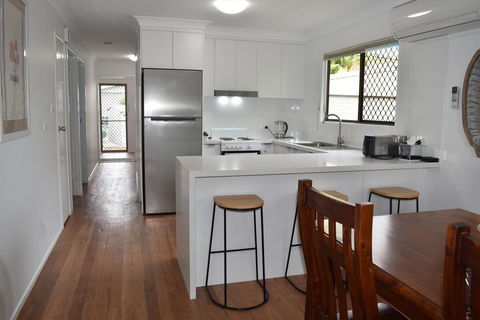 Holiday House - Lightning Ridge Tourism 2