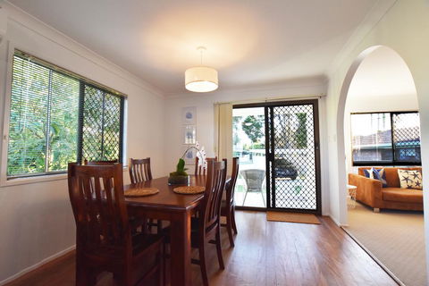 Holiday House - Lightning Ridge Tourism 0