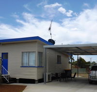 Holiday House Clermont - Lightning Ridge Tourism