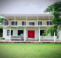 Holiday Rental - Huge House With Beach Views - Lightning Ridge Tourism
