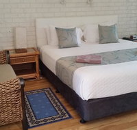 Holland Park Motel - Lightning Ridge Tourism