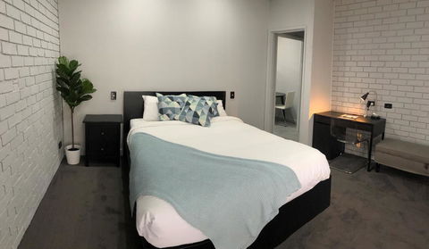Homestead Motor Inn & Apartments - Lightning Ridge Tourism 1