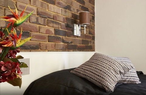 Hornsby Inn - Lightning Ridge Tourism 1