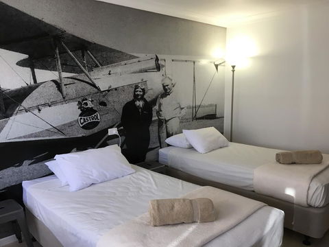 Hotel Corones - Lightning Ridge Tourism 0