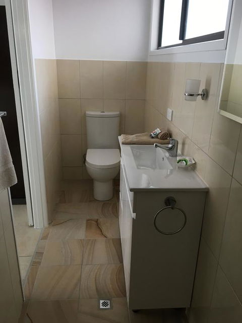 Hotel Corones - Lightning Ridge Tourism 3