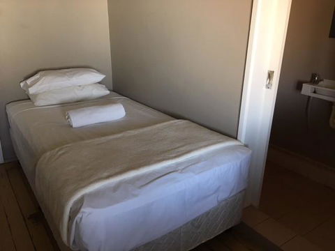 Hotel Corones - Lightning Ridge Tourism 2