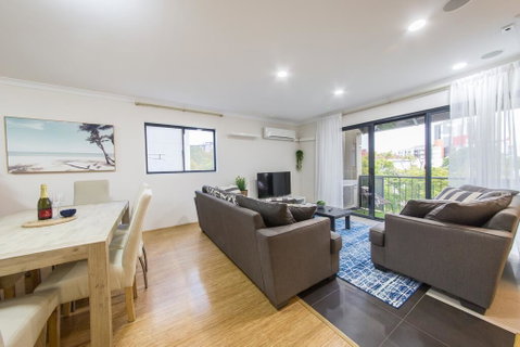 ISOLATION READY!! Super Size Me!! Top Location. Isolation Ready. Sanitised. Free CAT Bus, Pool, Gym And Everything At Your Finge - Lightning Ridge Tourism 0